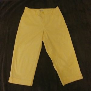 Pale yellow Capri Lee just below the waist 10 med.